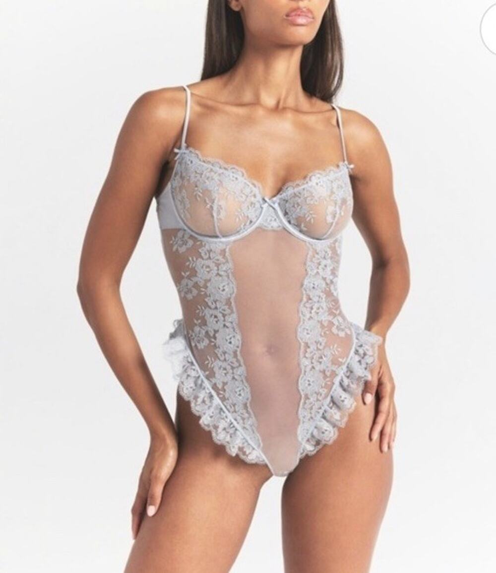 Skims NWT Embroidered Crotchless Teddy In Pearl Size Medium